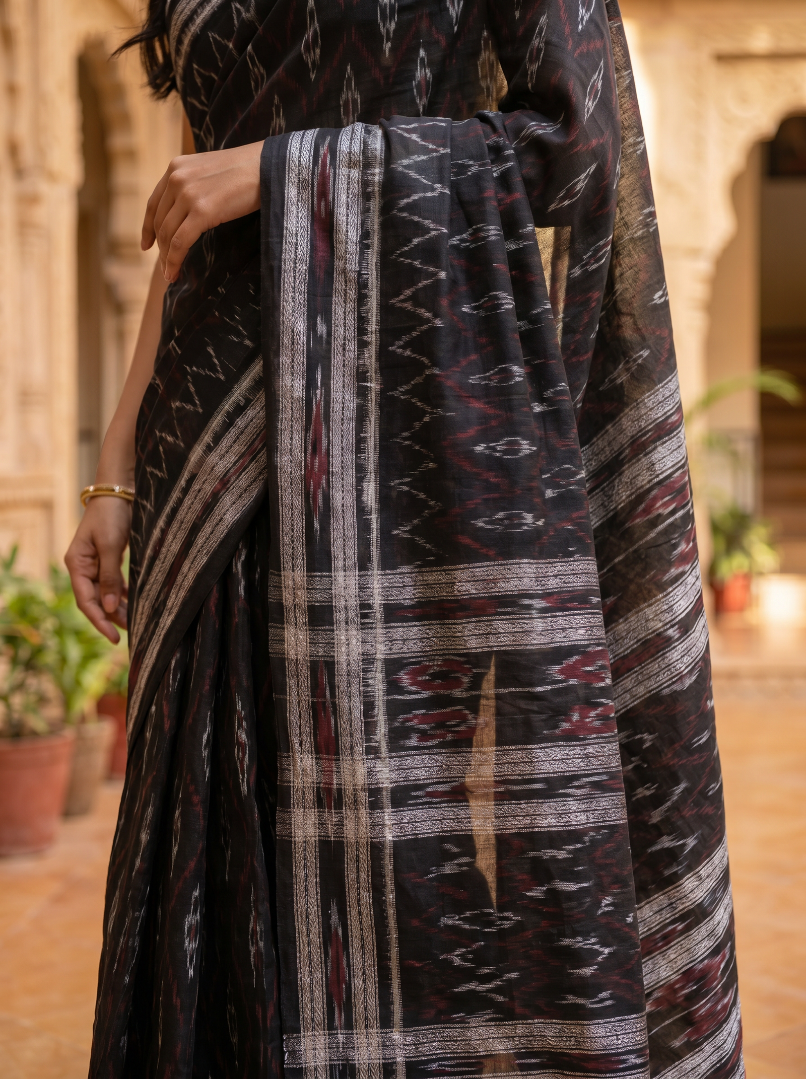 sambalpuri_black_saree_Close-Up-